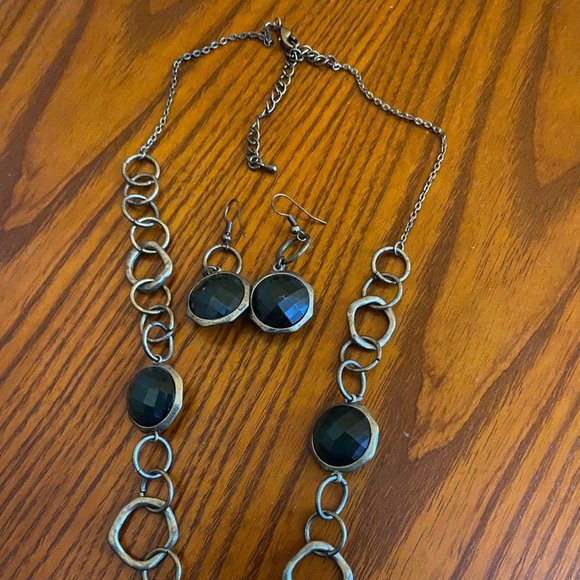 Vintage Green Faceted Bead Necklace & Earrings - Picture 2 of 2